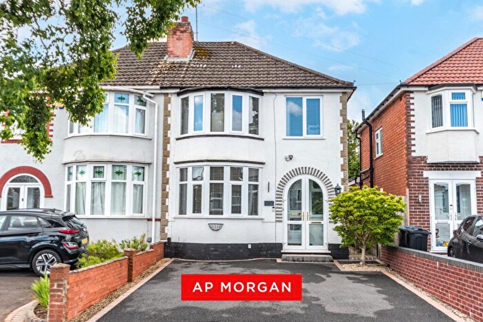 3 Bedroom Semi-Detached House For Sale In Farren Road, Birmingham, West Midlands, B31