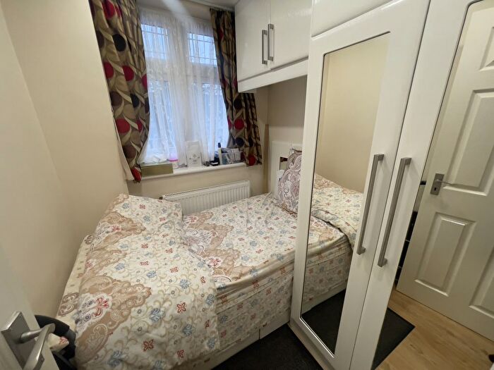 5 Bedroom Semi-Detached House To Rent In Penbury Road, Southall, Greater London, UB2