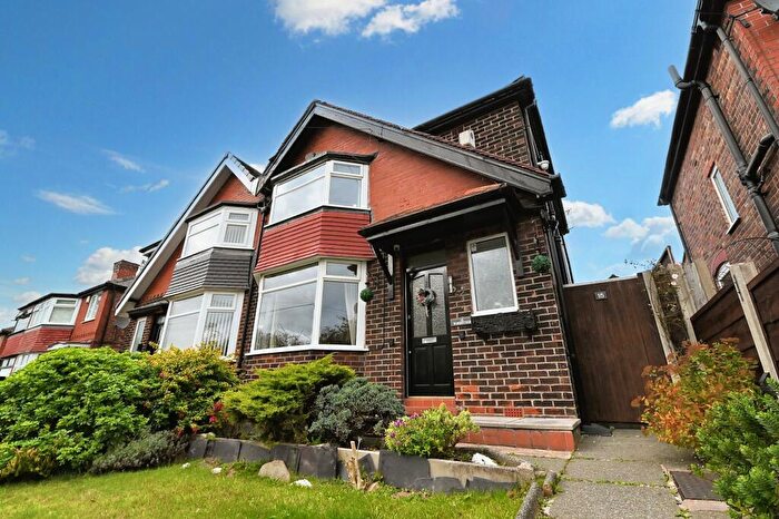 3 Bedroom Semi-Detached House For Sale In Woodstock Drive, Swinton, M27