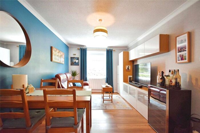 1 Bedroom Apartment To Rent In Lynden Mews, Dale Road, Reading, RG2