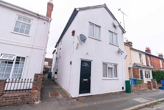 1 Bedroom Maisonette For Sale In Elms Road, Aldershot, GU11