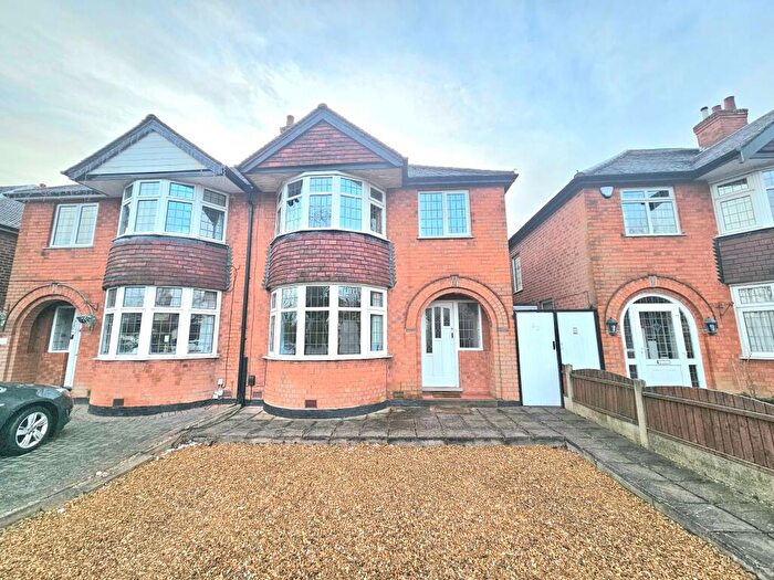 3 Bedroom Semi Detached House For Sale In Newton Road, Great Barr, Birmingham, B43