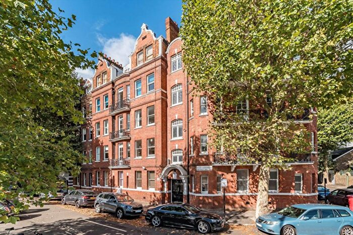 3 Bedroom Flat To Rent In Hammersmith Bridge Road, Hammersmith, W6