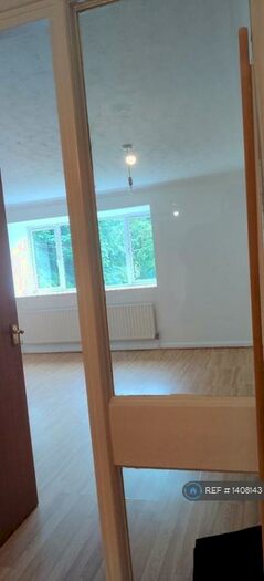 3 Bedroom Flat To Rent In De Bohun Avenue, London, N14