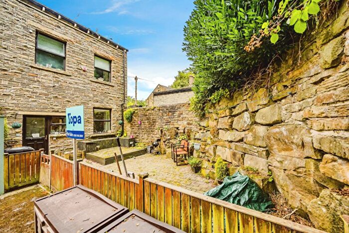 3 Bedroom End Of Terrace House For Sale In Cuttlehurst, Huddersfield, HD8