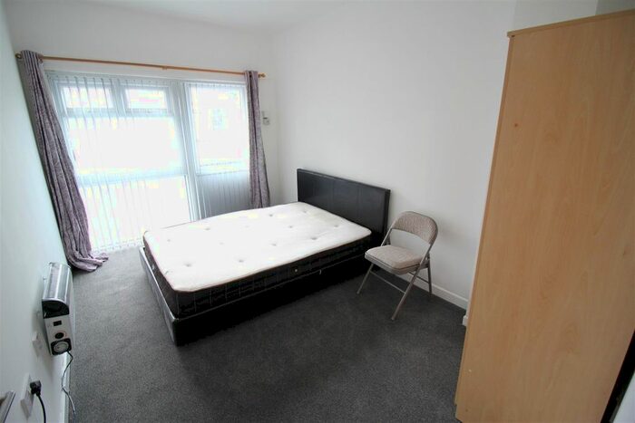 2 Bedroom Flat To Rent In Woodville Road, Cathays, Cardiff, CF24