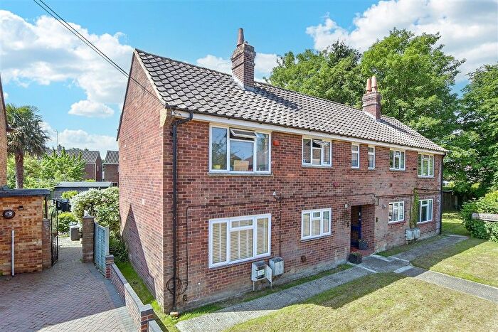 1 Bedroom Flat For Sale In Falmouth Place, Five Oak Green, Kent, TN12