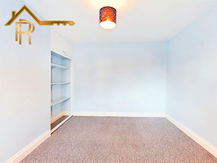 3 Bedroom Bungalow For Sale In Thorndon Avenue, West Horndon, CM13