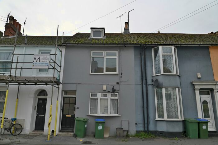 2 Bedroom Maisonette To Rent In South Road, Newhaven, BN9