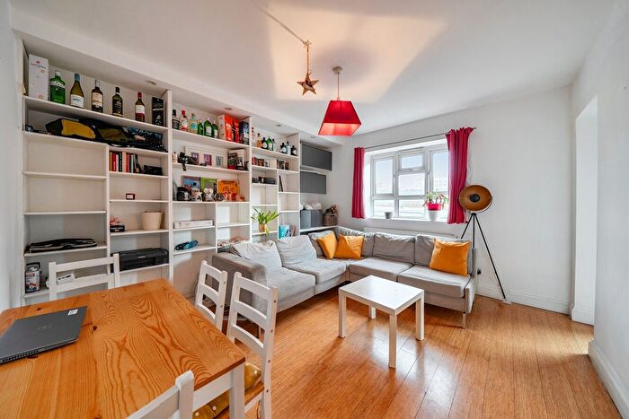 4 Bedroom Property For Sale In Gray Street, London, SE1