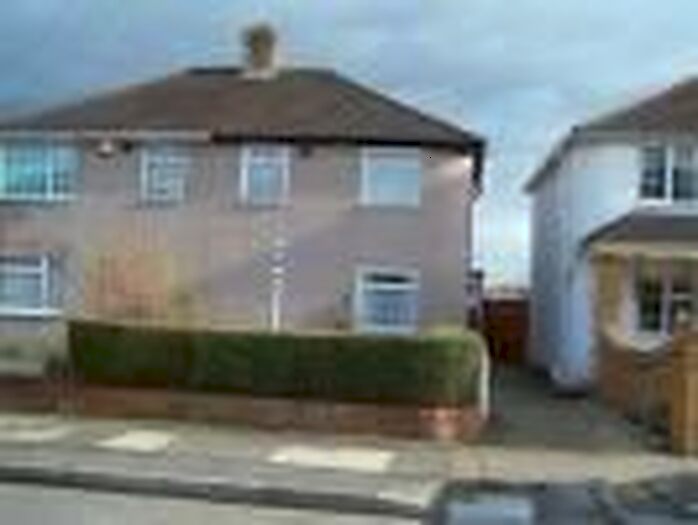 4 Bedroom Semi-Detached House To Rent In Raleigh Avenue, Hayes, UB4