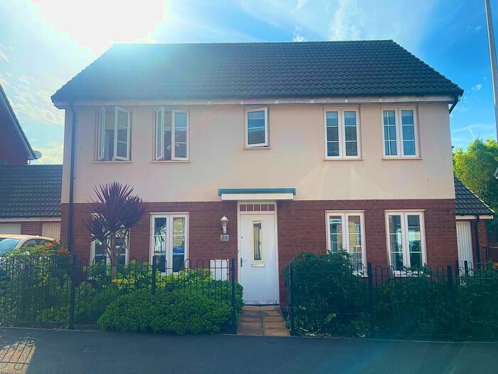 4 Bedroom Link Detached House To Rent In Mulligan Drive, Exeter, EX2