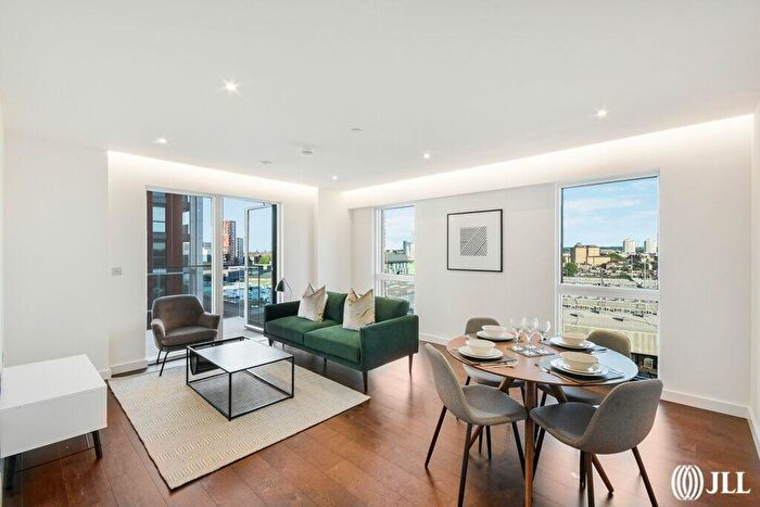 2 Bedroom Apartment To Rent In Lexington Gardens London, SW11