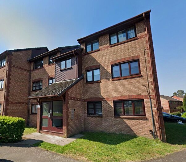 2 Bedroom Flat For Sale In Lowry Crescent, Mitcham, CR4