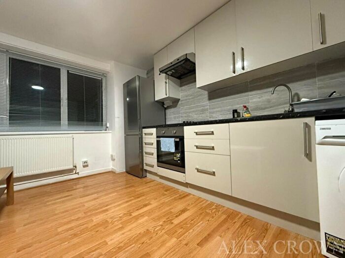 2 Bedroom Flat To Rent In Pollard Close, Lower Holloway, N7