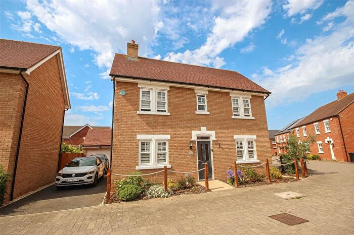 4 Bedroom Detached House For Sale In Midsummer Grove, Great Denham, Bedford, Bedfordshire, MK40