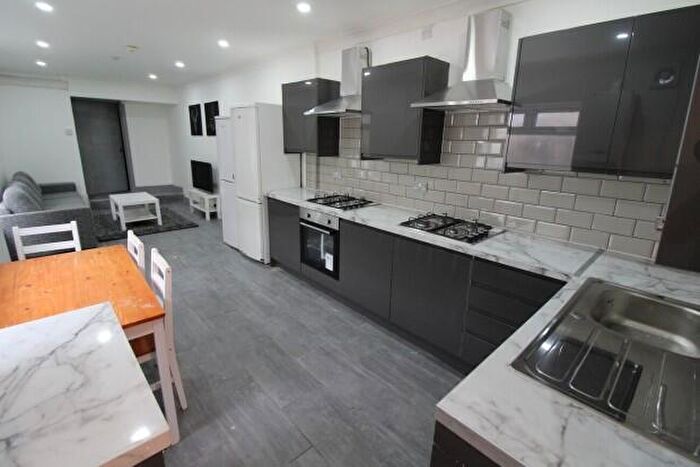 6 Bedroom Terraced House To Rent In Harriet Street Cardiff, CF24