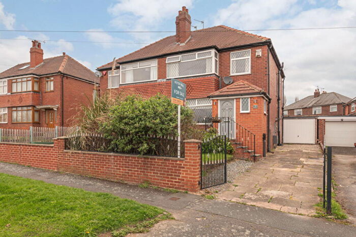 3 Bedroom Semi Detached House For Sale In Manston Drive, Leeds, LS15