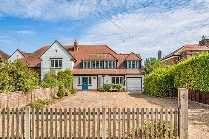 3 Bedroom Semi-Detached House For Sale In Manor Road, Ashford, TW15