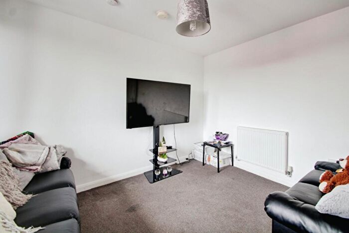 1 Bedroom Flat To Rent In Willow Court, Meadfield Road, Langley, SL3