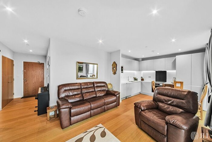 1 Bedroom Flat For Sale In Hale, Ferry Lane, London, N17