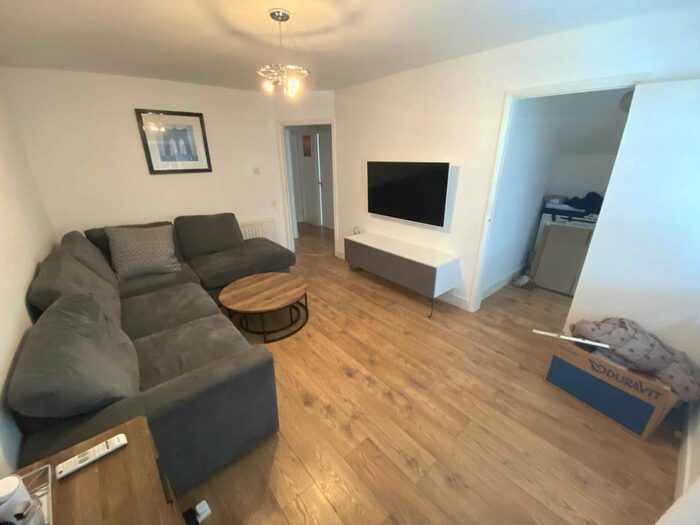 2 Bedroom Maisonette To Rent In West View Court, Elstree, WD6