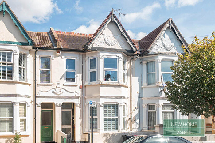 2 Bedroom Maisonette For Sale In Burdett Avenue, Westcliff-on-sea, SS0