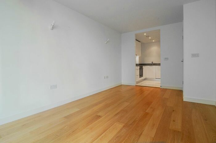 1 Bedroom Flat To Rent In Station Approach, Hayes, UB3