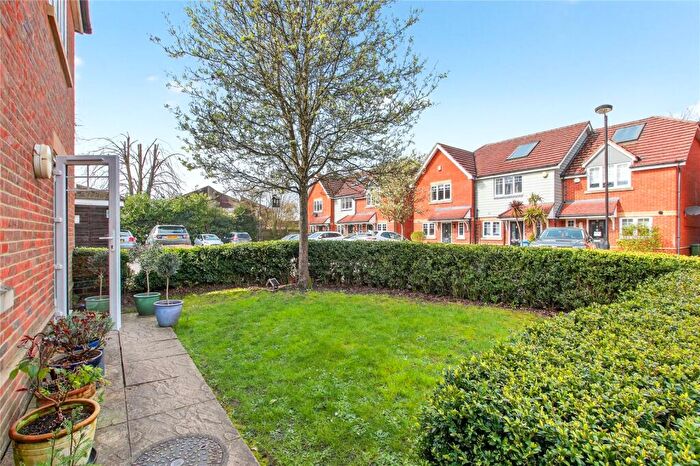 1 Bedroom Apartment For Sale In Windermere Gate, Bracknell, Berkshire, RG12