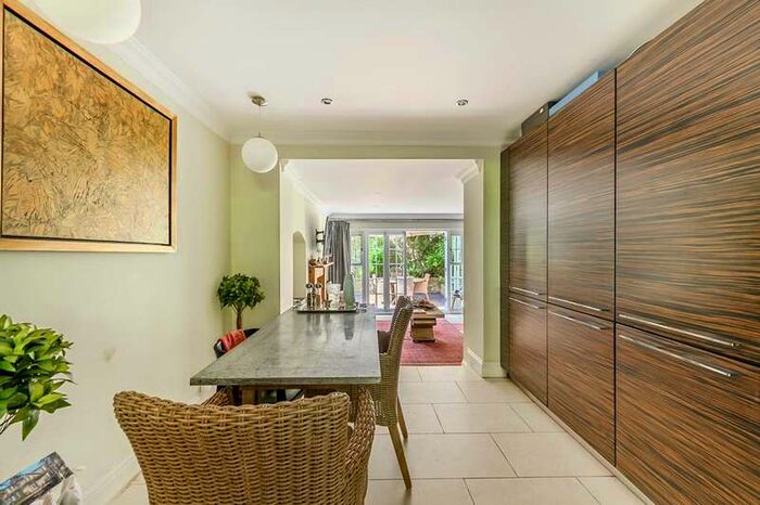 2 Bedroom House To Rent In Ebury Bridge Road, Belgravia, SW1W