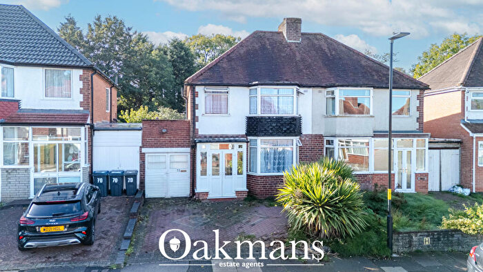 3 Bedroom Semi Detached House For Sale In Lockwood Road, Birmingham, B31