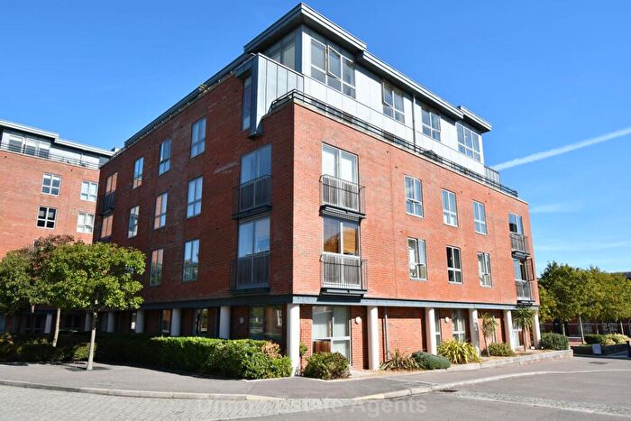2 Bedroom Flat For Sale In Ledwell Court, Gosport, PO12