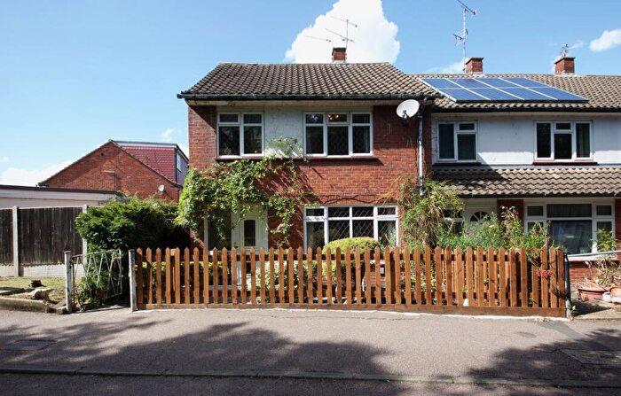 3 Bedroom End Of Terrace House To Rent In South Avenue, Chingford, E4