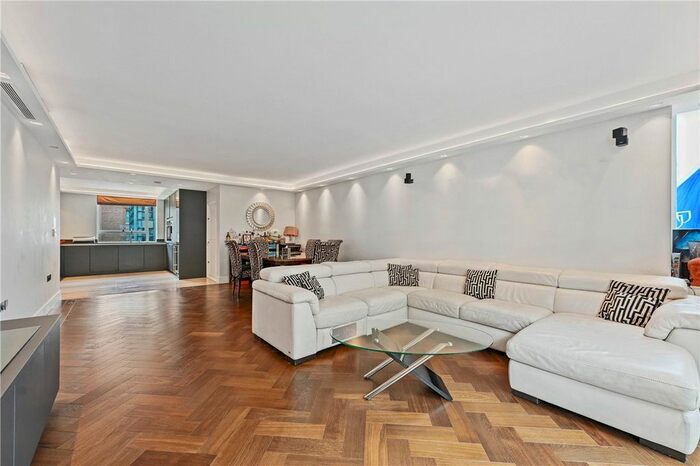 3 Bedroom Flat To Rent In Portland Place, Marylebone, London, W1B
