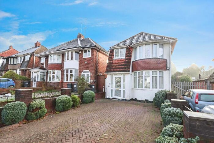 3 Bedroom Detached House For Sale In Yarningale Road, Birmingham, West Midlands, B14