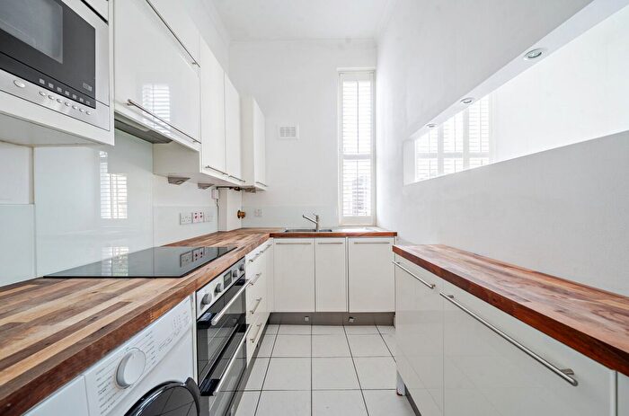 2 Bedroom Flat To Rent In Upper Richmond Road, Putney, SW15