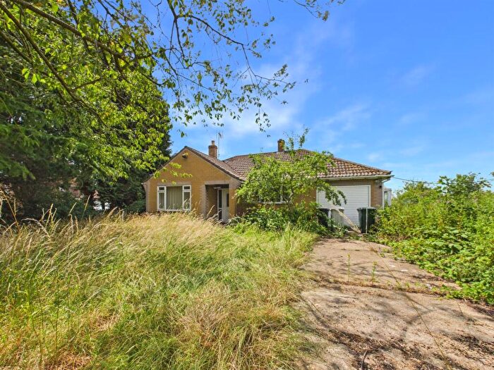 2 Bedroom Detached Bungalow For Sale In Alford Road, Thoresthorpe, Alford, LN13