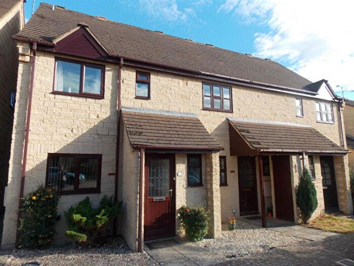 2 Bedroom Town House For Sale In Michaels Mead, Cirencester, GL7