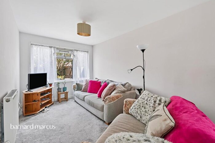 3 Bedroom End Of Terrace House For Sale In Melton Place, Epsom, KT19