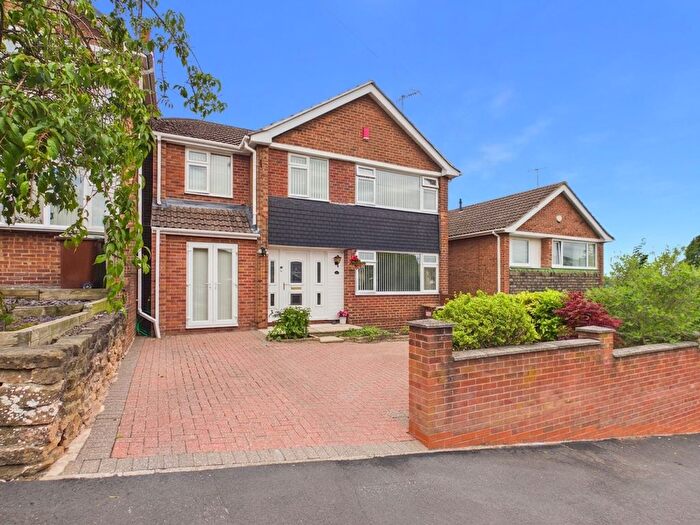 4 Bedroom Detached House For Sale In Cardington Close, Rise Park, Nottingham, NG5