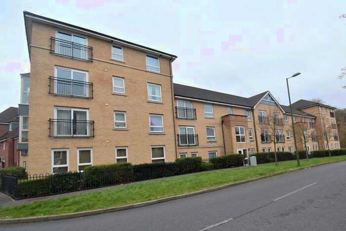 2 Bedroom Flat To Rent In Lillymill Chine, Basingstoke, RG24
