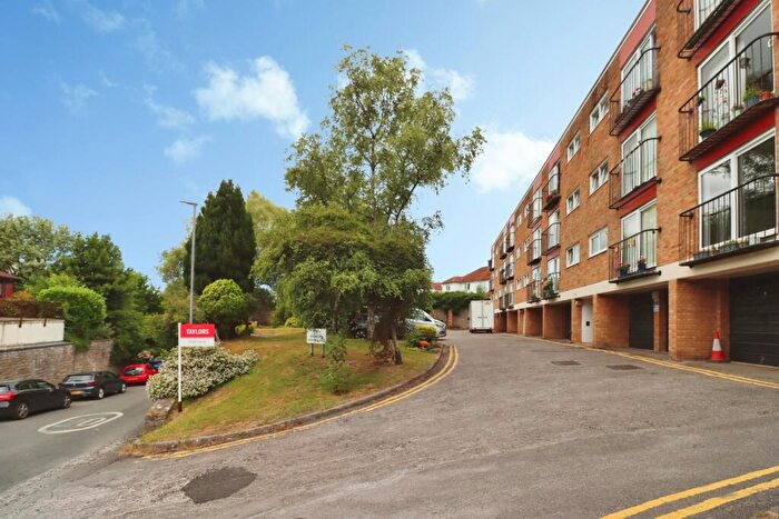 2 Bedroom Flat For Sale In Chock Lane, Bristol, Somerset, BS9
