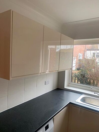 2 Bedroom Flat To Rent In Bond Road, Tolworth, KT6