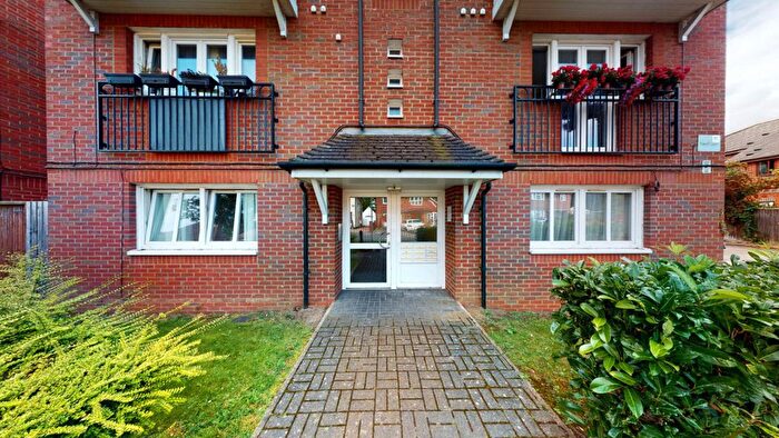 1 Bedroom Flat For Sale In Duvall Court, Merton Road, Slough, SL1