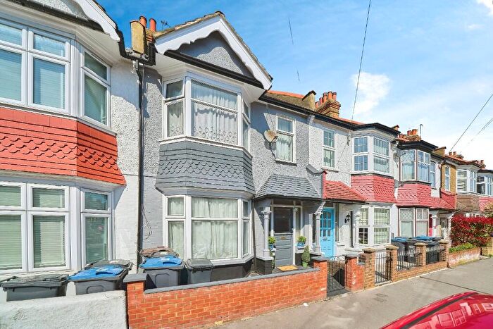 3 Bedroom Terraced House For Sale In Stratford Road, Thornton Heath, Surrey, CR7