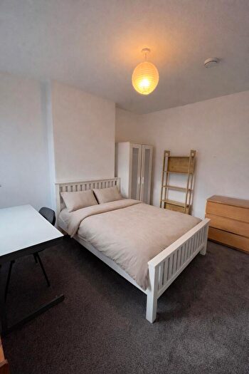 6 Bedroom Terraced House To Rent In Kimbolton Avenue, Lenton, NG7