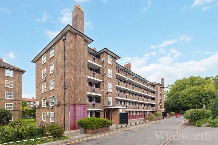 2 Bedroom Flat For Sale In Green Hundred Road, London, SE15