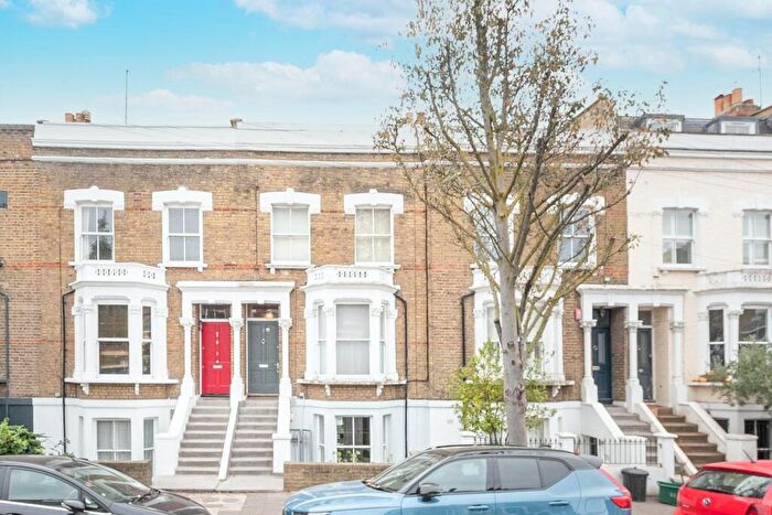 2 Bedroom Flat For Sale In Mountgrove Road, London, N5