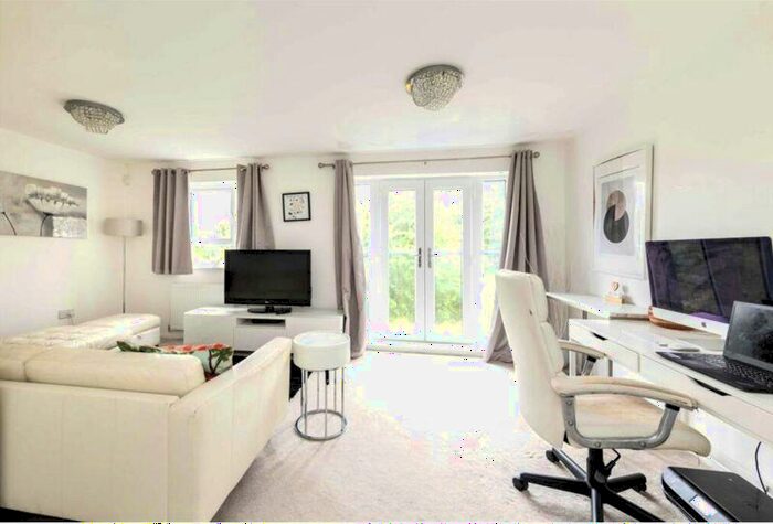 4 Bedroom Semi-Detached House To Rent In Mallow Drive, Salford, M7