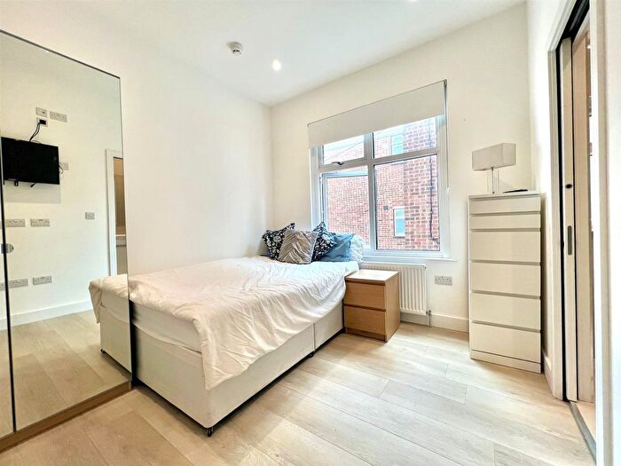 Studio To Rent In Oakley Avenue, Ealing, W5